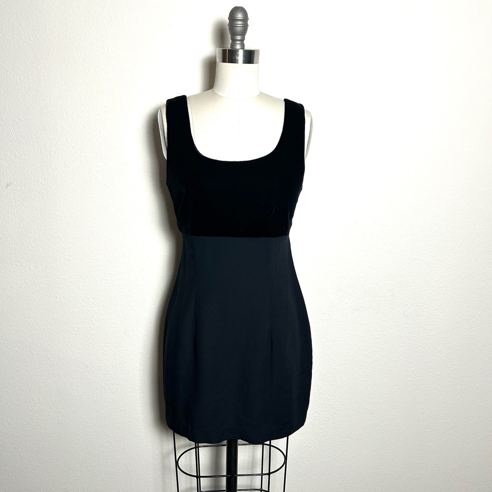 J.R. Nites Black Velvet Crepe Vintage Cocktail Mini Dress Womens Size 6 Made USA